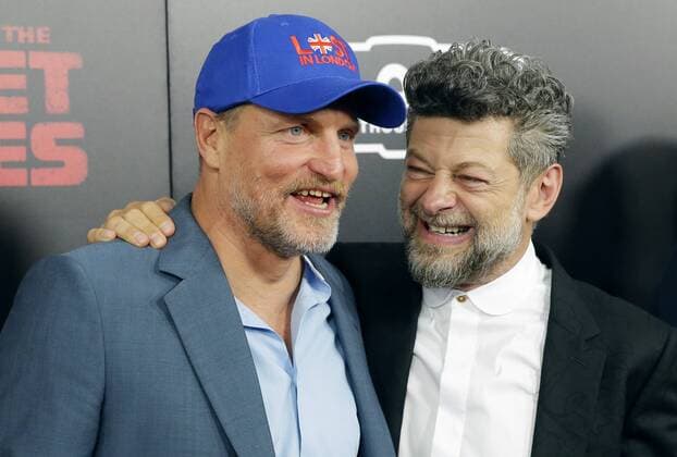 Entertainment Bilder der Woche Themen der Woche Andy Serkis and Woody Harrelson arrive on the red carpet at War for the Planet Of The Apes premiere at SVA Theater on July 10, 2017 in New York City.  NYP20170710110 JOHNxANGELILLO