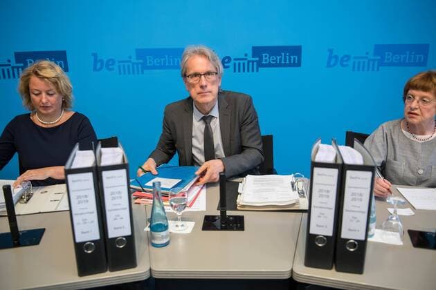 Bilder des Tages Berlin Finanzsenator Kollatz-Ahnen Vorstellung des Senats-Entwurf des Haushaltsplans 2018 2019. Berlins Finanzsenator Dr. Matthias Kollatz-Ahnen stellte auf der Senatspressekonferenz am Dienstag den 11. Juli 2017 den Entwurf des Doppelhaushalts 2018 2019 vor. 11.7.2017, Berlin