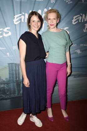 Helena Hufnagel und Sunnyi Melles bei der Premiere des Kinofilms Einmal Bitte Alles im Kino am Sendlinger Tor. München, 10.07.2017 Foto:xP.xSchönbergerx xFuturexImage