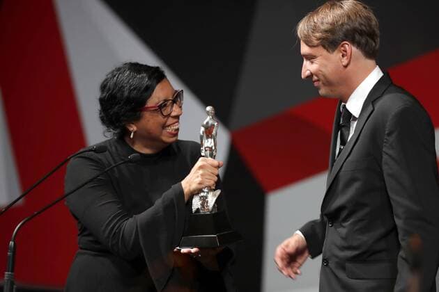 Mexican film director Tatiana Hueso (L) smiles with producer Enrique Celis (R), Ariel award for best documentary for the movie Tempestad , during the 59th edition of the Ariel 2017 Awards, held at the Palacio de Bellas Artes of Mexico City, Mexico, 11 July 2017. 59th Edition of the Ariel Awards in Mexico !ACHTUNG: NUR REDAKTIONELLE NUTZUNG!  Copyright: xJorgexNunezx MEX43 20170712-636354397347170969
