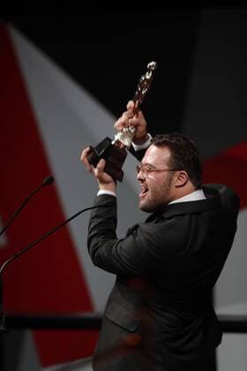 Mexican actor Paco de la Fuente raises his Ariel award for male revelation for the movie El Alien y Yo during the 59th edition of the Ariel 2017 Awards, held at the Palacio de Bellas Artes of Mexico City, Mexico, 11 July 2017. 59th Edition of the Ariel Awards in Mexico !ACHTUNG: NUR REDAKTIONELLE NUTZUNG!  Copyright: xJorgexNunezx MEX43 20170712-636354423472145263