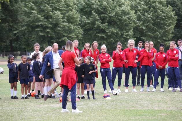. 13 07 2017. London, United Kingdom. The Duke of Cambridge with the England Women football team and local schoolchildren after a reception at Kensington Palace in London to wish the team good luck in the forthcoming UEFA Women s Euro 2017 tournament in the Netherlands.  xStephenxLockx xi-Imagesx IIM-15554-0006