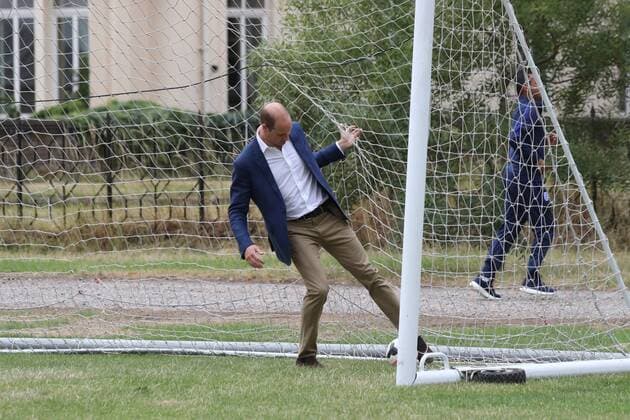 . 13 07 2017. London, United Kingdom. The Duke of Cambridge with the England Women football team and local schoolchildren after a reception at Kensington Palace in London to wish the team good luck in the forthcoming UEFA Women s Euro 2017 tournament in the Netherlands.  xStephenxLockx xi-Imagesx IIM-15554-0014