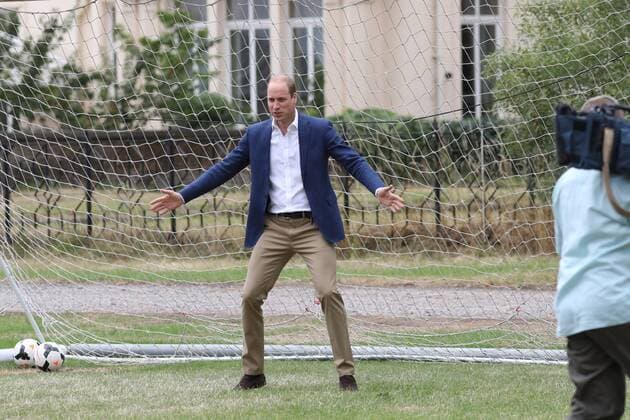 . 13 07 2017. London, United Kingdom. The Duke of Cambridge with the England Women football team and local schoolchildren after a reception at Kensington Palace in London to wish the team good luck in the forthcoming UEFA Women s Euro 2017 tournament in the Netherlands.  xStephenxLockx xi-Imagesx IIM-15554-0015