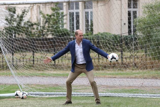 . 13 07 2017. London, United Kingdom. The Duke of Cambridge with the England Women football team and local schoolchildren after a reception at Kensington Palace in London to wish the team good luck in the forthcoming UEFA Women s Euro 2017 tournament in the Netherlands.  xStephenxLockx xi-Imagesx IIM-15554-0016