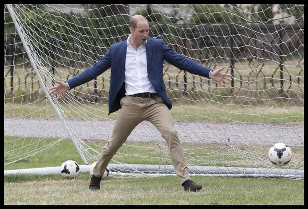 . 13 07 2017. London, United Kingdom. The Duke of Cambridge has a go in goal during a kick about with the England Women football team in the grounds of Kensington Palace in London after a reception to wish the team good luck in the forthcoming UEFA Women s Euro 2017 tournament in the Netherlands.  xStephenxLockx xi-Imagesx IIM-15554-0042