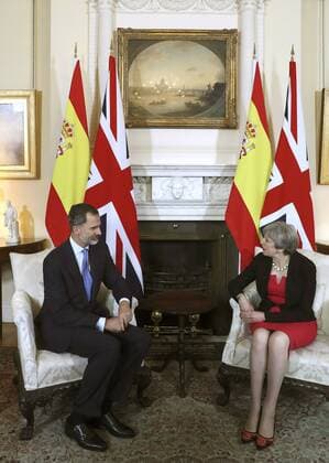 British Prime Minister, Theresa May (R), meets with Spain s King Felipe VI in 10 Downing Street, in London, UK, 13 July 2017. Spanish Royal Couple is on a three day official visit in the country. Spanish Royal Couple visits UK !ACHTUNG: NUR REDAKTIONELLE NUTZUNG!  Copyright: xBallesterosx 20170713-636355561384429950