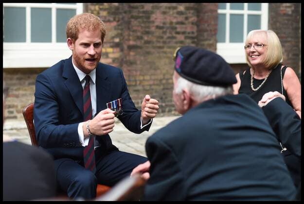 . 13 07 2017. London, United Kingdom. Prince Harry Dunkirk veterans. Prince Harry speaks to Dunkirk veterans at a reception hosted by Prince Harry ahead of the Dunkirk World Premiere at Kensington Palace on July 13, 2017 in London, England.  xi-Imagesx xPoolx IIM-15567-0039