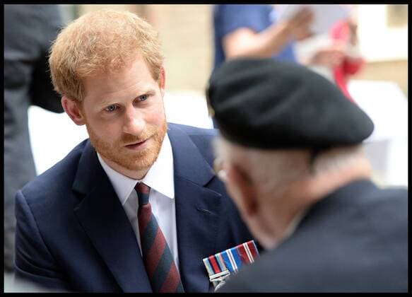 . 13 07 2017. London, United Kingdom. Prince Harry Dunkirk veterans. Prince Harry speaks to Dunkirk veterans at a reception hosted by Prince Harry ahead of the Dunkirk World Premiere at Kensington Palace on July 13, 2017 in London, England  xi-Imagesx xPoolx IIM-15567-0027