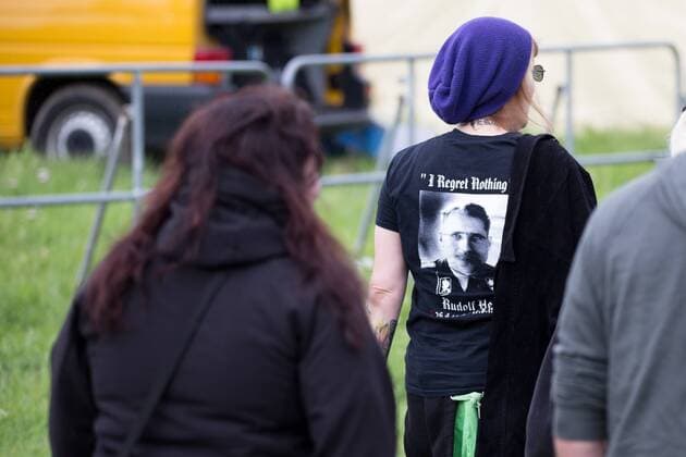 15.07.2017 - Rock gegen Überfremdung - Rudolf Hess T-Shirt - Neonazis um Tommy Frenck veranstalten im thüringischen Themar ein Rechtsrockkonzert mit über 5000 Teilnehmerinnen und Teilnehmern. Besucher trugen offen neonazistische Symbolik. Angekündigt waren Bands wie öDie Lunikoff Verschwörung˜, öSleipnir˜ und öStahlgewitter˜. Copyright: xMichaelxTrammerx