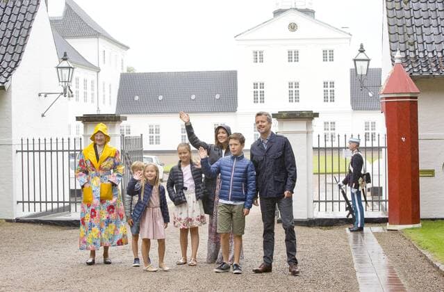 16-07-2017 Graasten Queen Margrethe and Princess Mary and Prince Frederik and Prince Christian and Princess Isabella and Princess Josephine and Prince Vincent during the annual tilting show and welcome the Ringriding parcipitants at Grasten castle in Denmark. The Ring riding competition is a traditional medieval art of tilting in South Jutland, where competitors ride horseback with lances towards a ring of reducing size. in Grasten, Denmark  Copyright: xPPE NIEBOERx