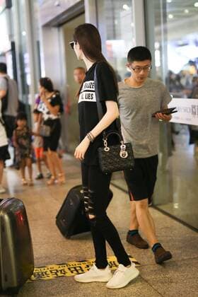 Chinese model He Sui is pictured at the Shanghai Hongqiao International Airport in Shanghai, China, 17 July 2017. Supermodel Hesui showes off her long legs in all-black look at Shanghai airport  pbu653838_06