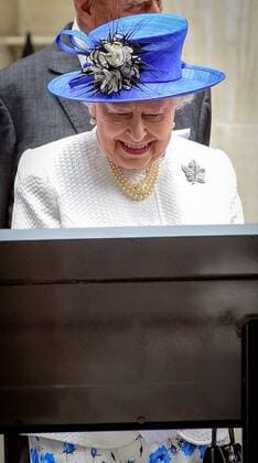 . 19 07 2017. London, United Kingdom. The Queen and Prince Philip Visit Canada House. Her Majesty Queen Elizabeth II and Prince Philip, the Duke of Edinburgh visit Canada House in Trafalgar Square to celebrate Canada s 150th anniversary of Confederation. Their Highnesses will view artefacts and displays celebrating Canada 150, including items from the Royal Archives and from the National Maritime Museum s exhibition Death in the Ice, which explores Sir John Franklin s final Arctic expedition.  xPetexMaclainex xi-Imagesx IIM-15605-0005