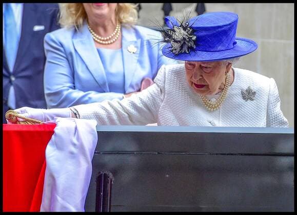 . 19 07 2017. London, United Kingdom. The Queen and Prince Philip Visit Canada House. Her Majesty Queen Elizabeth II and Prince Philip, the Duke of Edinburgh visit Canada House in Trafalgar Square to celebrate Canada s 150th anniversary of Confederation. Their Highnesses will view artefacts and displays celebrating Canada 150, including items from the Royal Archives and from the National Maritime Museum s exhibition Death in the Ice, which explores Sir John Franklin s final Arctic expedition.  xPetexMaclainex xi-Imagesx IIM-15605-0010