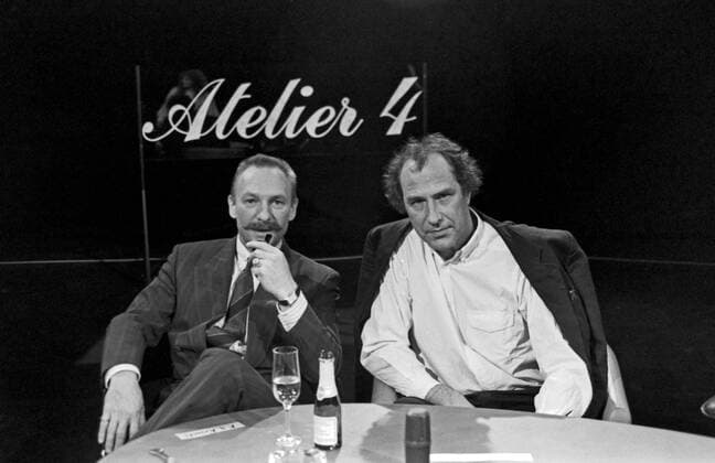 Der deutsche Schriftsteller, Dichter und Verleger MIchael Krüger (rechts) mit Franz Xaver Kroetz in der Kultursendung Atelier 4 , Deutschland 1980er Jahre. German author, poet and publisher Michael Krueger (r) and Franz Xaver Kroetz at the art and culture show Atelier 4 , Germany 1980s. UnitedArchives00022520