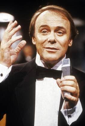 Der deutsche Schauspieler und Chansonnier Michael Heltau, Deutschland 1980er Jahre. German actor and chanson singer Michael Heltau, Germany 1980s. UnitedArchives00022735