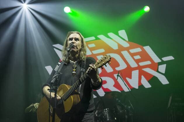 Die Band New Model Army steht am 20. Juli 2017 im Rahmen des Deichbrand Festival in Nordholz auf der Bühne. Festival - New Model Army beim Deichbrand Festival 2017