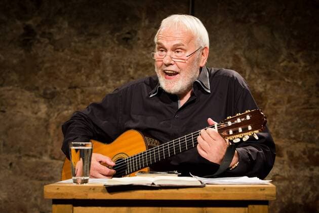 Bad Hersfeld Gunter Emmerlich liest Texte aus seinen Buechern vor und singt Lieder bei seinem Programm Spielen ist menschlich im Grebe-Keller in Bad Hersfeld im Begleitprogramm zu den 67. Bad Hersfelder Festspielen am 18. Juli 2017, Copyright: xSocher xEibner-Pressefotox EP_kso