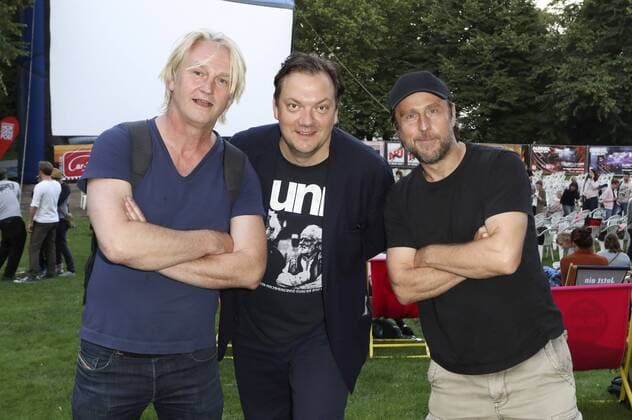 Detlev Buck, Charly Hübner und Bjarne Mädel bei der Open Air Premiere des Kinofilms Magical Mystery im OpenAir-Kino im Schanzenpark. Hamburg, 21.07.2017 Foto:xC.xTamckex xFuturexImage