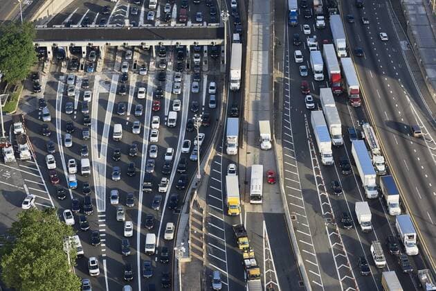 IMAGO Nature: Unsere Erde, Umweltprobleme, Überbevölkerung USA, New Jersey, rush hour traffic at Fort Lee in the morning, aerial view  BCDF00286