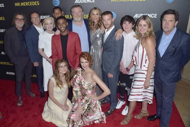 Brendan Gleeson mit Cast beim Screening der AT&T Audience Network TV-Serie Mr. Mercedes im Beverly Hilton Hotel. Beverly Hills, 25.07.2015 Foto:xD.xStarbuckx xFuturexImage
