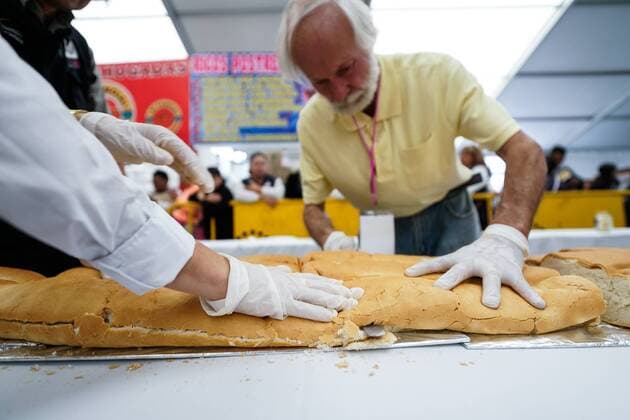 (170727) -- MEXICO CITY, July 27, 2017 -- People take part in the elaboration of a giant Mexican traditional sandwich named Torta during the Torta Fair in Mexico City, capital of Mexico, July 26, 2017. According to local press, during the event which is held from July 26 to 30, people made a torta of 67 meters long and 820 kilograms in weight, trying to break the world record of the largest torta. Francisco Canedo) (zy) MEXICO-MEXICO CITY-TORTA FAIR e FranciscoxCanedo 