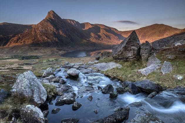 The Afon Lloer and Tryfan in the Ogwen valley in Snowdonia. Copyright: xAlanxNovelli LOOPxIMAGESx ANI0731726