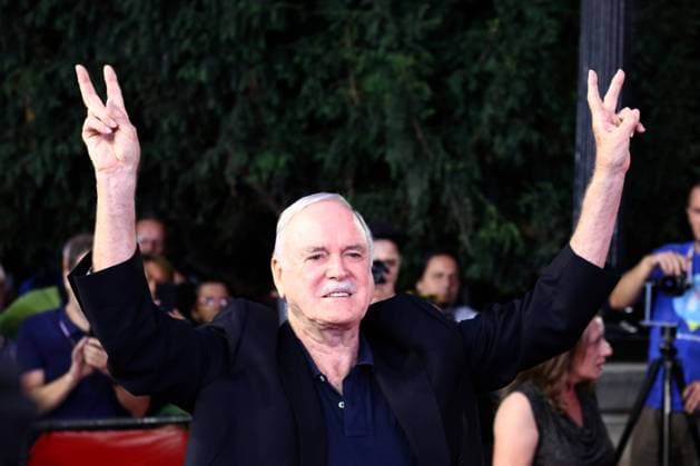 s Bilder des Tages John Cleese Receive the Honorary Heart of Sarajevo 16.08.2017., Sarajevo, Bosnia and Herzegovina - British comedian John Cleese Honorary Heart of Sarajevo Award for extraordinary contribution to the art of film at the 23rd edition of the Sarajevo Film Festival.  ArminxDurgut HaloPix PIXSELL