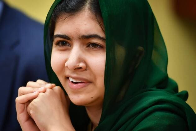 Berühmte Feministinnen, Malala Yousafzai July 26, 2016 - Minneapolis, Minnesota, USA - Malala Yousafzai spoke with a group of mostly Somali girls from the Newcomer Academy program in Minneapolis and then did what teen girls do in the U.S., posed for selfies. GLEN STUBBE gstubbe@startribune.com Monday, July 25, 2016 Malala Yousafzai, the youngest Nobel Peace Prize winner, surprised students from the Newcomer Academy program by showing up to a lunch being held for them at the Afro Deli. Minneapolis USA - ZUMAm42_ 20160726_zaf_m42_020 Copyright: xGlenxStubbex