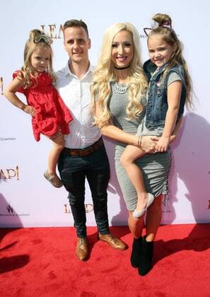 August 19, 2017 - Los Angeles, California, U.S. - 19 August 2017 - Los Angeles, California - Debbie Sherman, Family. Leap! Los Angeles Premiere held at Pacific Theatres at The Grove. Photo Credit: AdMedia Los Angeles U.S. - ZUMAa123 20170819_zaa_a123_011 Copyright: xF.xSadoux