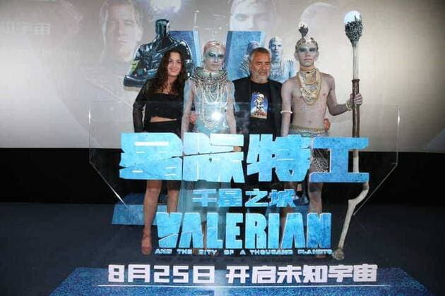 Bilder des Tages French director Luc Besson, right, attends a premiere event for his new movie Valerian and the City of a Thousand Planets in Beijing, China, 20 August 2017. Luc Besson highlights premiere event for Valerian and the City of a Thousand Planets in Beijing  20170820_61946