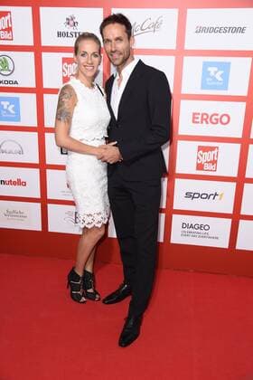 Sven Hannawald mit Ehefrau Melissa Hannawald beim SPORT BILD Award 2017 in der Fischauktionshalle in Hamburg am 21.08.2017