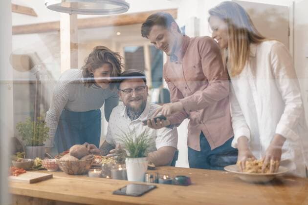 Friends preparing food together at home model released Symbolfoto property released  GUSF00075