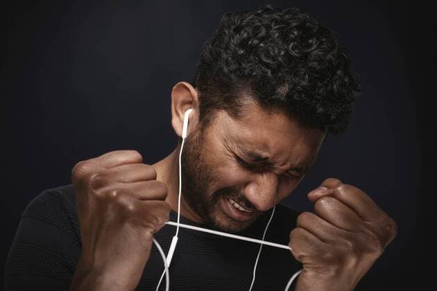 Portrait of man listening music with headphones model released Symbolfoto  PRAF00039