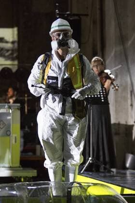 SPERRFRIST EMBARGO, Kein Licht, Ruhrtriennale, Duisburg, Germany SPERRFRIST EMBARGO bis to 8:00pm, 25 August 2017 Duisburg, Germany. 22 August 2017. Pictured: Lionel Peintre. Dress rehearsal of the Ruhrtriennale world premiere Kein Licht, a Thinkspiel by Philippe Manoury and Nicolas Stemann. Adapted from the stage play Kein Licht. by Elfriede Jelinek. Performances run at the Gebläsehalle at Landschaftspark Nord in Duisburg from 25 August to 3 September 2017. Actors: Caroline Peter and Niels Bormann, Opera singers: Christina Daletska, Lionel Peintre, Sarah Sun and Olivia Vermeulen. Only for editorial use in connection with Ruhrtriennale reporting