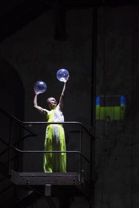 SPERRFRIST EMBARGO, Kein Licht, Ruhrtriennale, Duisburg, Germany SPERRFRIST EMBARGO bis to 8:00pm, 25 August 2017 Duisburg, Germany. 22 August 2017. Pictured: Lionel Peintre. Dress rehearsal of the Ruhrtriennale world premiere Kein Licht, a Thinkspiel by Philippe Manoury and Nicolas Stemann. Adapted from the stage play Kein Licht. by Elfriede Jelinek. Performances run at the Gebläsehalle at Landschaftspark Nord in Duisburg from 25 August to 3 September 2017. Actors: Caroline Peter and Niels Bormann, Opera singers: Christina Daletska, Lionel Peintre, Sarah Sun and Olivia Vermeulen. Only for editorial use in connection with Ruhrtriennale reporting