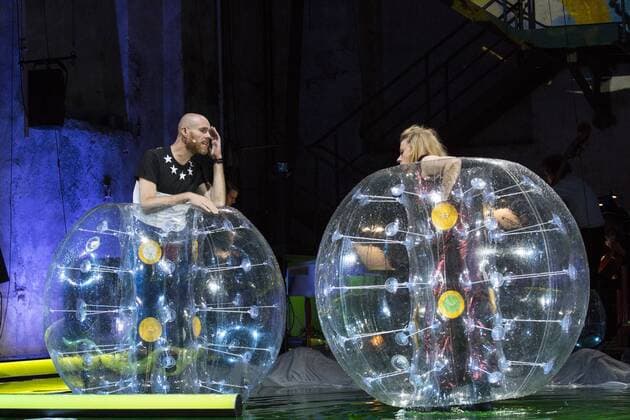 SPERRFRIST EMBARGO, Kein Licht, Ruhrtriennale, Duisburg, Germany SPERRFRIST EMBARGO bis to 8:00pm, 25 August 2017 Duisburg, Germany. 22 August 2017. Pictured: Niels Bormann and Caroline Peters. Dress rehearsal of the Ruhrtriennale world premiere Kein Licht, a Thinkspiel by Philippe Manoury and Nicolas Stemann. Adapted from the stage play Kein Licht. by Elfriede Jelinek. Performances run at the Gebläsehalle at Landschaftspark Nord in Duisburg from 25 August to 3 September 2017. Actors: Caroline Peter and Niels Bormann, Opera singers: Christina Daletska, Lionel Peintre, Sarah Sun and Olivia Vermeulen. Only for editorial use in connection with Ruhrtriennale reporting