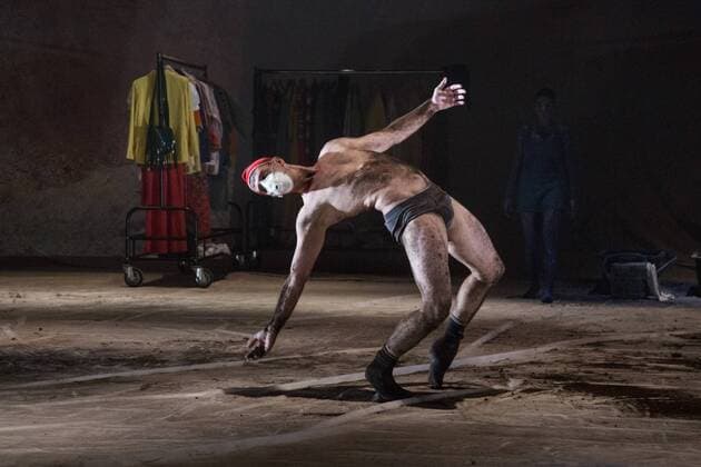 EMBARGO SPERRFRIST Three Stages by Richard Siegal, Ruhrtriennale, PACT Zollverein, Essen, Germany SPERRFRIST EMBARGO bis to 7:00pm, 25 August 2017 Essen, Germany, 23 August 2017. Performers Kevin Quinaou, Corey Scott-Gilbert, Diego Tortelli, Vania Vaz, Frederic Stochl in the piece In Medias Res . American choreographer Richard Siegal presents Three Stages: Model , In Medias Res and as a world premiere El Dorado at PACT Zollverein for the Ruhrtriennale cultural festival 2017. For editorial use only in connection with Ruhrtriennale reporting