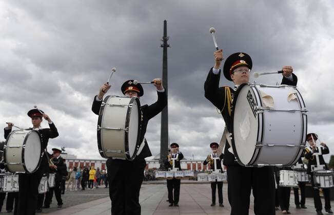 MOSCOW, RUSSIA - AUGUST 27, 2017: Participants in a parade as part of the 2017 Spasskaya Tower international military music festival on Moscow s Poklonnaya Hill. Artyom Geodakyan TASS  TS05D1BF