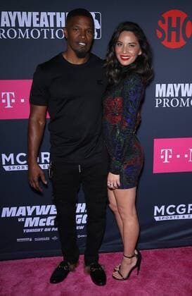 220126 MJT AdMedia Starface 2017-08-26 NV Las Vegas Etats-Unis Les people arrivent au combat de boxe entre Mayweather vs McGregor - 26 August 2017 - Las Vegas, NV - Jamie Foxx, Olivia Munn. Mayweather vs McGregor pre-fight VIP Red Carpet at T-Mobile Arena. Foxx, Jamie; Munn, Olivia  Copyright: xMJT AdMediax STAR_220126_013