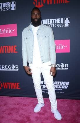 220126 MJT AdMedia Starface 2017-08-26 NV Las Vegas Etats-Unis Les people arrivent au combat de boxe entre Mayweather vs McGregor - 26 August 2017 - Las Vegas, NV - James harden. Mayweather vs McGregor pre-fight VIP Red Carpet at T-Mobile Arena. Harden, James Jr  Copyright: xMJT AdMediax STAR_220126_023