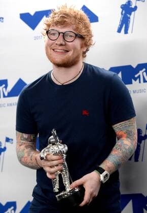 Entertainment Bilder der Woche Themen der Woche Bilder des Tages Ed Sheeran, winner of Artist of the Year appears backstage during the 34th annual MTV Video Music Awards at The Forum in Inglewood, California on August 27, 2017.  LAP201708270441 JIMxRUYMEN