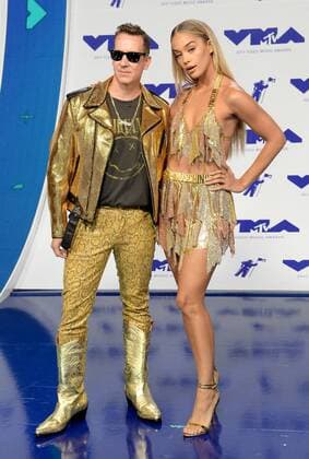 Jeremy Scott (L) and Jasmine Sanders arrive for the 34th annual MTV Video Music Awards at The Forum in Inglewood, California on August 27, 2017.  LAP201708270705 JIMxRUYMEN