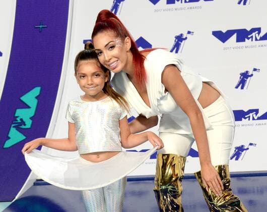 Sophia Laurent Abraham (L) and Farrah Abraham arrive for the 34th annual MTV Video Music Awards at The Forum in Inglewood, California on August 27, 2017.  LAP201708270724 JIMxRUYMEN