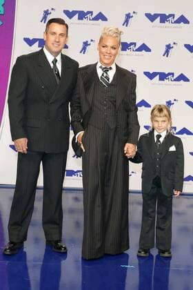Pink, die Sängerin mit ihrem Ehemann Carey Hart und Tochter Willow Sage Hart bei der Verleihung der MTV Video Music Awards am 27.08.2017 in Inglewood 2017 MTV Video Music Awards in Inglewood 