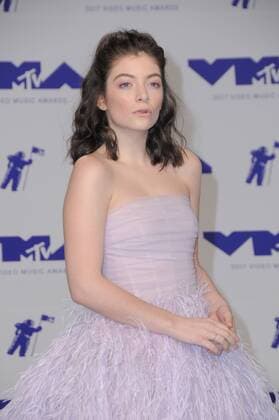 August 27, 2017 - Los Angeles, CA, U.S. - 27 August 2017 - Los Angeles, California - Lorde. 2017 MTV Video Music Awards held at The Forum in Los Angeles. Photo Credit: AdMedia Los Angeles U.S. - ZUMAa123 20170827_zaa_a123_236 Copyright: xBirdiexThompsonx