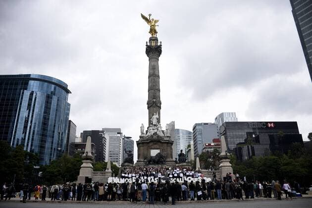 VamosPorMas Demonstration in Mexiko-Stadt August 29, 2017 - EUM20170829NAC12.JPG.CIUDAD DE MEXICO Protest Protesta- VamosPorMas PGR.- Diferentes organizaciones civiles y de iniciativa privada se reunen en el Ãngel de la Independencia para exigir al Senado la creacion de una Fiscalia General con autonomia, y que se prohiba el pase automatico del fiscal general. Foto: Agencia EL UNIVERSAL EVZ  - ZUMAu78_ 20170829_zaf_u78_019 Copyright: xAlonsoxRomerox