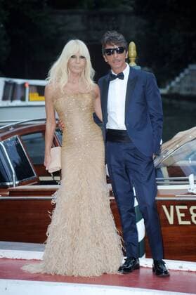 Bilder des Tages 74th Venice Film Festival, Celebrities arrive at Excelsior pier to attend The Franca Sozzani Award - 47th Venice Film Festival Pictured: Donatella Versace, Pierpaolo Piccioli  Copyright: xAlbertoxTerenghi Veneziax2017x x xVeneziax