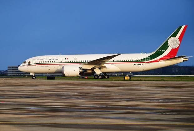 Mexiko verkauft Präsidentenflugzeug (170904) -- XIAMEN, Sept. 4, 2017 -- The aircraft carrying Mexican President Enrique Pena Nieto arrives in Xiamen, southeast China s Fujian Province, Sept. 4, 2017. Pena Nieto arrived in Xiamen for the Dialogue of Emerging Market and Developing Countries. ) (zhs) (XIAMEN SUMMIT)CHINA-MEXICO-PRESIDENT-ARRIVAL (CN) WeixPeiquan 