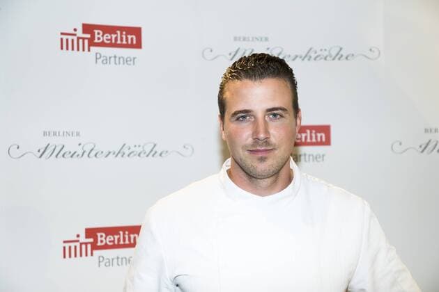 Aufsteiger des Jahres Christopher Kuemper vom Restaurant Schwein bei der Preisvergabe der Berliner Meisterkoeche 2017 beim Data Space in Berlin am 6. September 2017. Preisvergabe der Berliner Meisterkoeche 2017